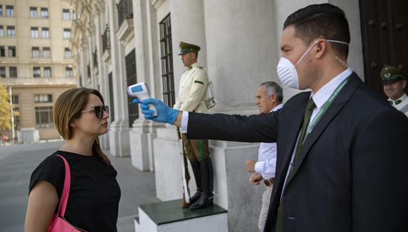 El presidente de Chile, Sebastián Piñera, informó este lunes que cerrará las fronteras para evitar la expansión del contagio por el nuevo coronavirus. (Foto: AFP).