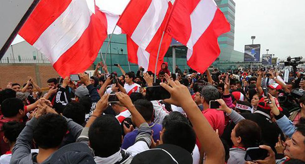 Paolo Guerrero ya se encuentra en Lima para defender su caso y fue recibido por cientos de hinchas en el aeropueto Jorge Chávez. (Video: Canal N | Rpp)