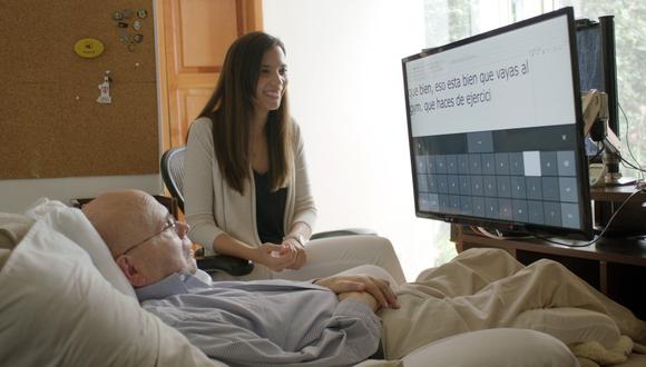 Otto Knoke no puede moverse ni hablar y pasa la mayor parte del tiempo acostado en una butaca frente a la pantalla de su ordenador. (Foto: EFE)