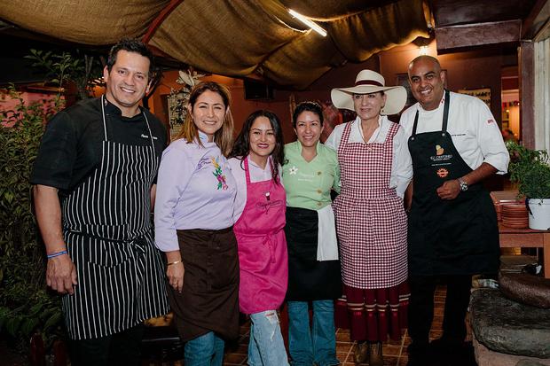 Chefs Flavio Solórzano, Rocío Orihuela, Diana Samanez, Cindy Reátegui, Mónica Huerta and Agustín Jordán at the Cusqueñísima restaurant. 