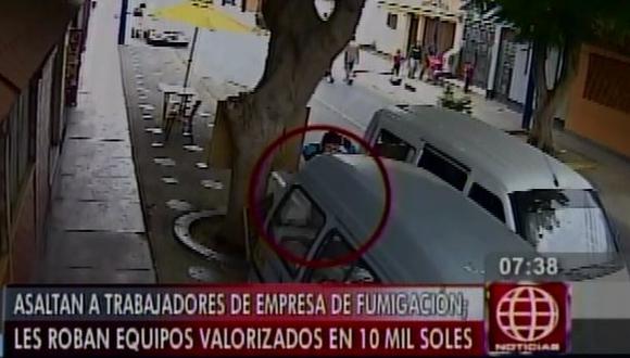 Chorrillos: roban equipos de fumigación de carro estacionado