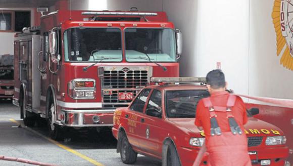 Al menos 31 unidades de los bomberos no se pudieron desplazar en Lima por falta de combustible hasta ayer. (Hugo Pérez / El Comercio)