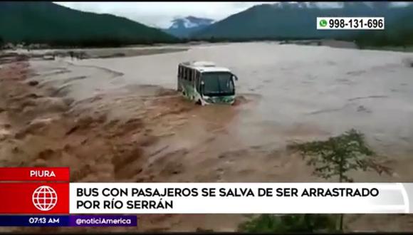 Bus salva de ser arrastrado por agua del río Serrán, en Piura. (Foto: América Noticias)