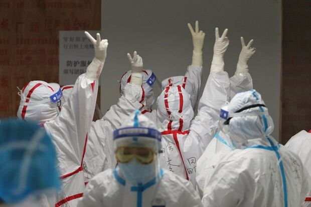 El 6 de abril, China no ha registrado nuevas muertes diarias por primera vez desde la publicación de estadísticas de víctimas del coronavirus, que comenzó en enero, anunciaron este martes las autoridades sanitarias. (Foto: STR / AFP)