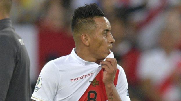 Christian Cueva no juega un partido oficial con Santos desde septiembre del 2019. (Foto: AFP)