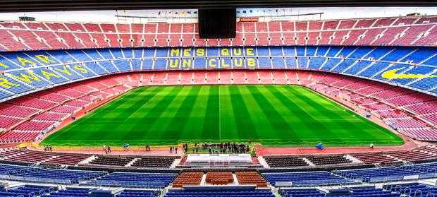 El Camp Nou, denominado oficialmente como Spotify Camp Nou por motivos de patrocinio, es un recinto deportivo propiedad del Fútbol Club Barcelona, ubicado en el distrito de Les Corts de la ciudad de Barcelona, España. Se inauguró el 24 de septiembre de 1957 y su aforo es de 99.354 espectadores, siendo el estadio con mayor capacidad de Europa y el tercero a nivel mundial.
(Foto:Shutterstock)