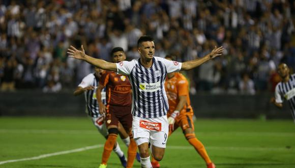 Mauricio Affonso consiguió el 1-0 mediante un gran cabezazo. | Foto: Violeta Ayasta/GEC