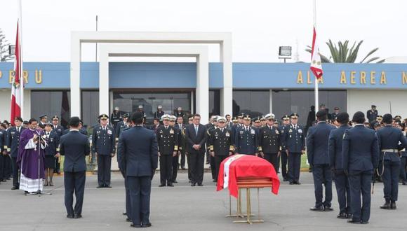 A la ceremonia asistieron los ministros de Defensa, José Huerta Torres; y del Interior, Mauro Medina, quienes expresaron sus condolencias a los deudos. (TV Perú Noticias/Ministerio de Defensa)