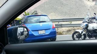 Choque de auto en curva del cerro Centinela ocasionó gran tráfico