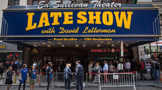 David Letterman: fans despiden al showman en su último programa - 1