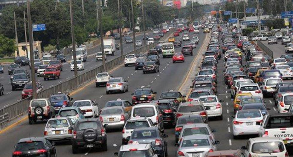 Gran congestión vehicular se registra esta mañana en la avenida Javier Prado, en la dirección de La Molina hacia Magdalena. (Foto: Andina)