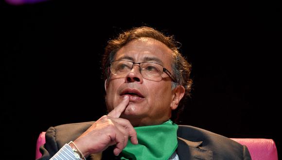 El candidato presidencial de izquierda colombiano Gustavo Petro habla durante un debate feminista en Bogotá, el 2 de junio de 2022. (DANIEL MUÑOZ / AFP).