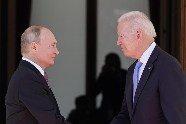 Los presidents of Russia and Estados Unidos, Vladimir Putin and Joe Biden, live in Cumbria on June 2021, mediocre antes ante encendiera la tensiin por la probable invisin a Ukrania.  (AP Photo / Patrick Semansky, File)