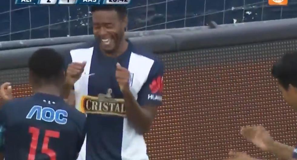 Lionard Pajoy anotó así su primer gol con Alianza Lima. (Foto: Captura)