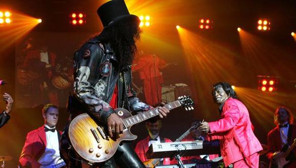 Slash, de la banda Guns N' Roses, tocaba con una guitarra Gibson. (Foto: Getty Images)