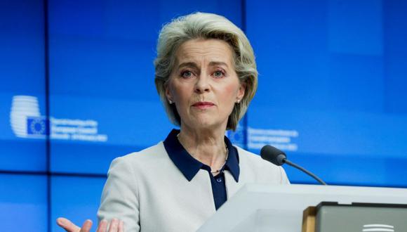 La presidenta de la Comisión Europea, Ursula von der Leyen, da una conferencia de prensa al final de una reunión especial del Consejo Europeo a la luz de la agresión de Rusia contra Ucrania, en Bruselas, Bélgica. (Foto: Olivier Hoslet/Pool vía REUTERS).