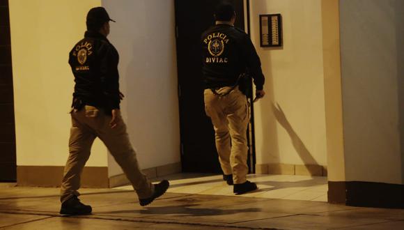 Personal de la Diviac y del Ministerio Público allanaron la casa del investigado. (Foto Cesar Grados/GEC)