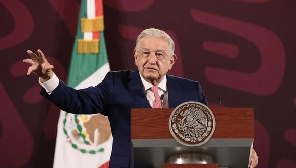 El presidente de México, Andrés Manuel López Obrador, participa durante su conferencia de prensa matutina este martes en Palacio Nacional en la Ciudad de México (México).  EFE/José Méndez