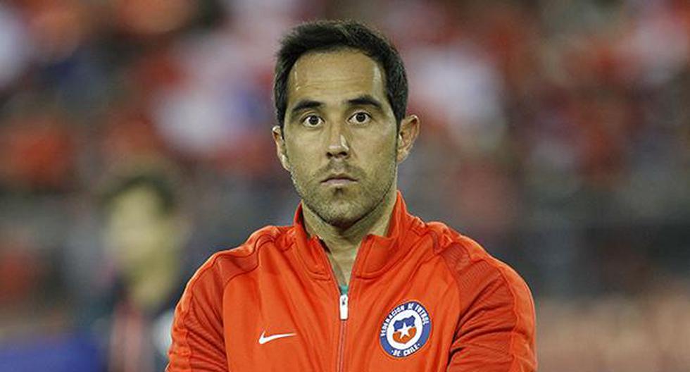 Claudio Bravo fue tildado de traidor por otro jugador de la selección chilena. (Foto: Getty Images)