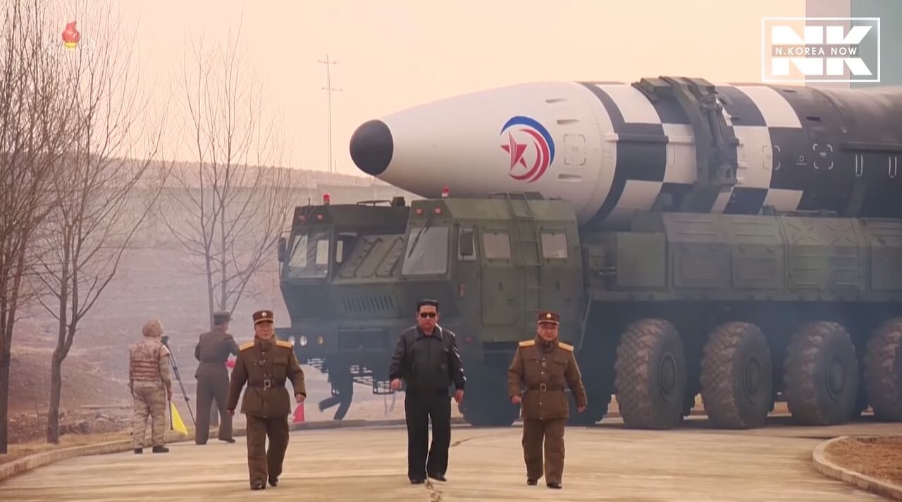 Kim Jong Un.  starred in the launch of the Hwasong-17 missile.  (Image taken from YouTube video)