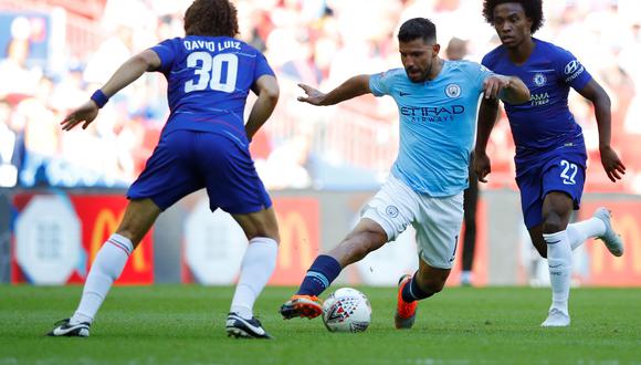 Sergio Agüero colocó el segundo gol para el Manchester City, luego de un letal contragolpe desde campo propio. Chelsea cae 2-0 en el Estadio Wembley (Foto: Reuters)