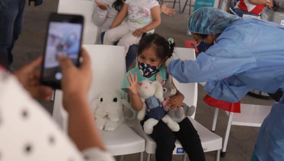 Hoy sábado 29 arrancó la jornada de vacunación para niños de 5 a 11 años de edad, con o sin comorbilidades, en Lima Metropolitana y Callao. Sisol Salud inició esta campaña en el parque de la Exposición. (Foto: Britanie Arroyo/@photo.gec)