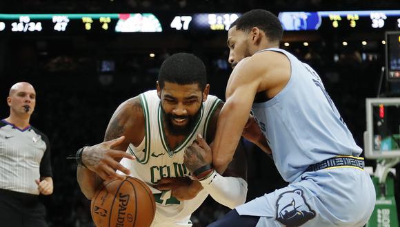 Kyrie Irving está guiando a los Celtics a una victoria frente a los Grizzlies. | Foto: AP