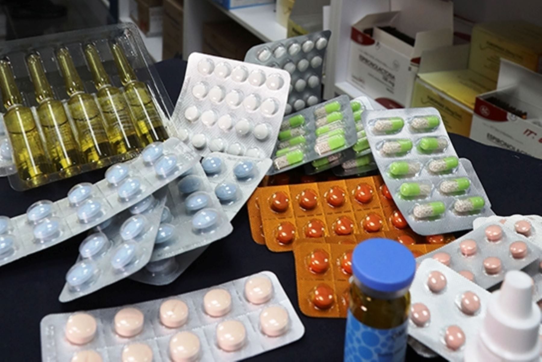 Gremios de farmacias y boticas se muestra en contra de listado de genéricos, pues señalan que es desproporcionado y no garantiza la calidad de medicamentos.