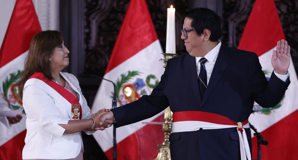 La presidenta Dina Boluarte y el ministro Alex Contreras. Foto: Presidencia