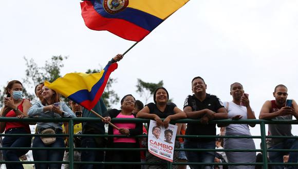 Los partidarios de Gustavo Petro celebran su victoria en la segunda vuelta de las elecciones presidenciales en Colombia. (PAOLA MAFLA / AFP).