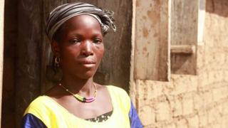 Guinea: ¿Por qué temen las mujeres dar a luz en los hospitales?