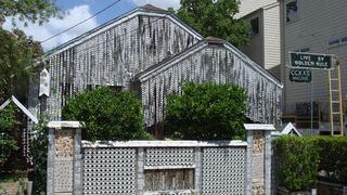 Conoce esta casa cubierta totalmente por latas de cerveza