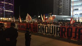 Hinchas de la Selección Peruana limpiaron las calles tras el banderazo en Montevideo | VIDEO