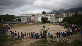 Chavista prohíbe pernoctar frente a negocios haciendo cola