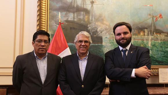 Vicente Zeballos (actual ministro de Justicia), Gino Costa y Alberto de Belaunde. Ellos, junto con Guido Lombardi, renunciaron a Peruanos por el Kambio. (Foto: GEC)