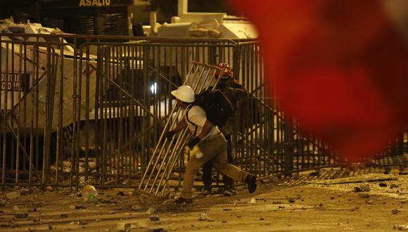 Los enfrentamientos en el centro de Lima dejaron una persona fallecida. (Foto: Renzo Salazar/GEC)