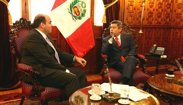 El primer ministro Fernando Zavala acudió al Congreso para reunirse con el presidente del Parlamento, Luis Galarreta. (Foto: Presidencia)