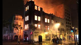 Cercado de Lima: fotos y videos del incendio en la Plaza San Martín