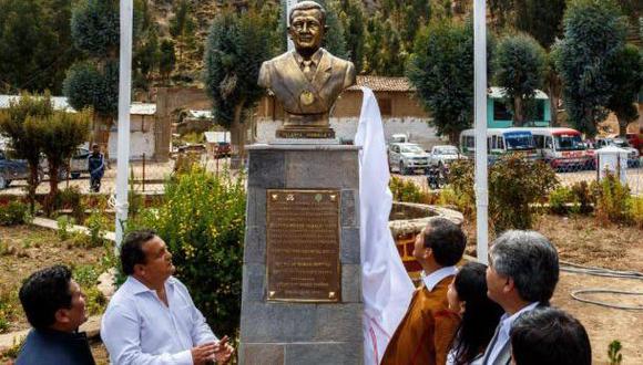 Somos libres: presidentes de mármol, bronce y concreto