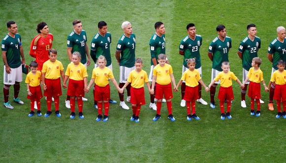 México vs. Brasil: Himno Nacional de México remeció el Samara Arena. (Foto: AFP)