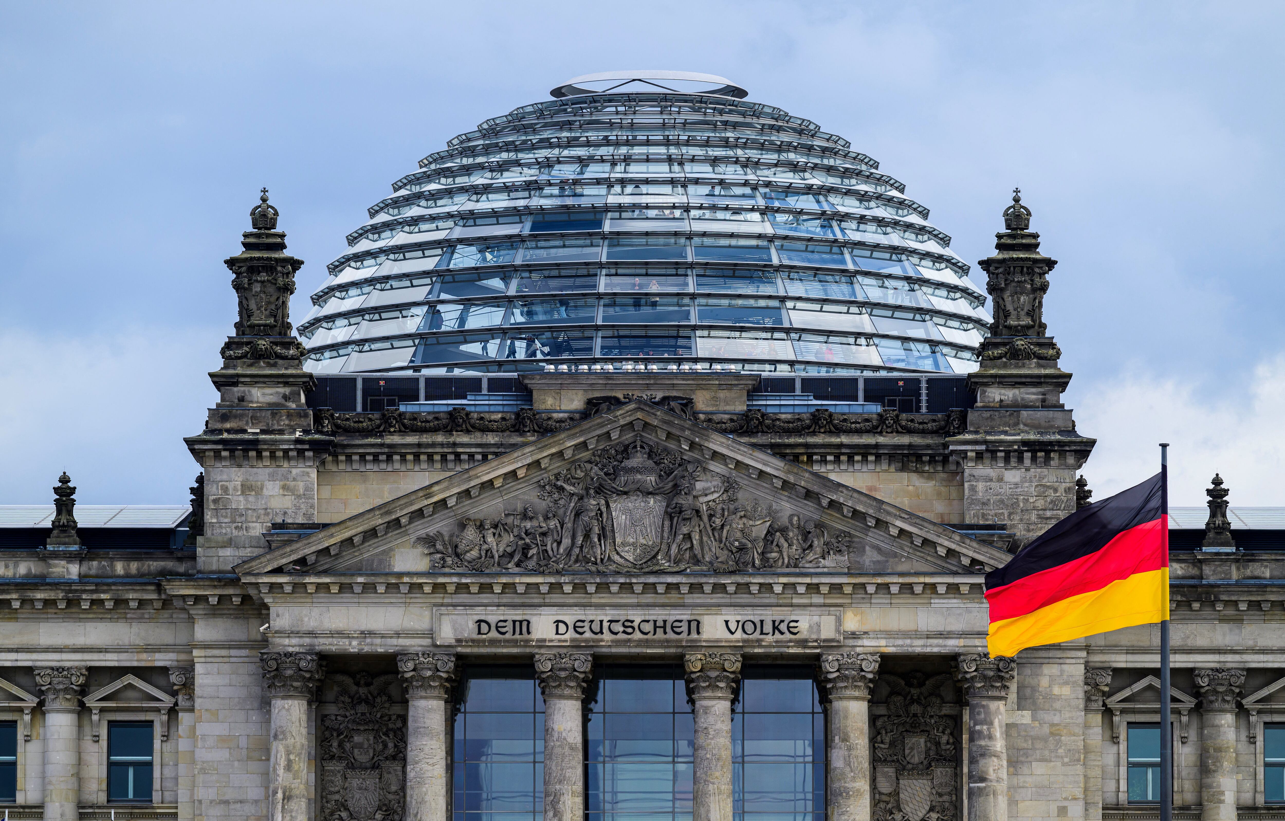 El edificio del Reichstag, que alberga la cámara baja del Parlamento alemán, el Bundestag, en Berlín el 2 de abril de 2024. (Foto de John MACDOUGALL / AFP).