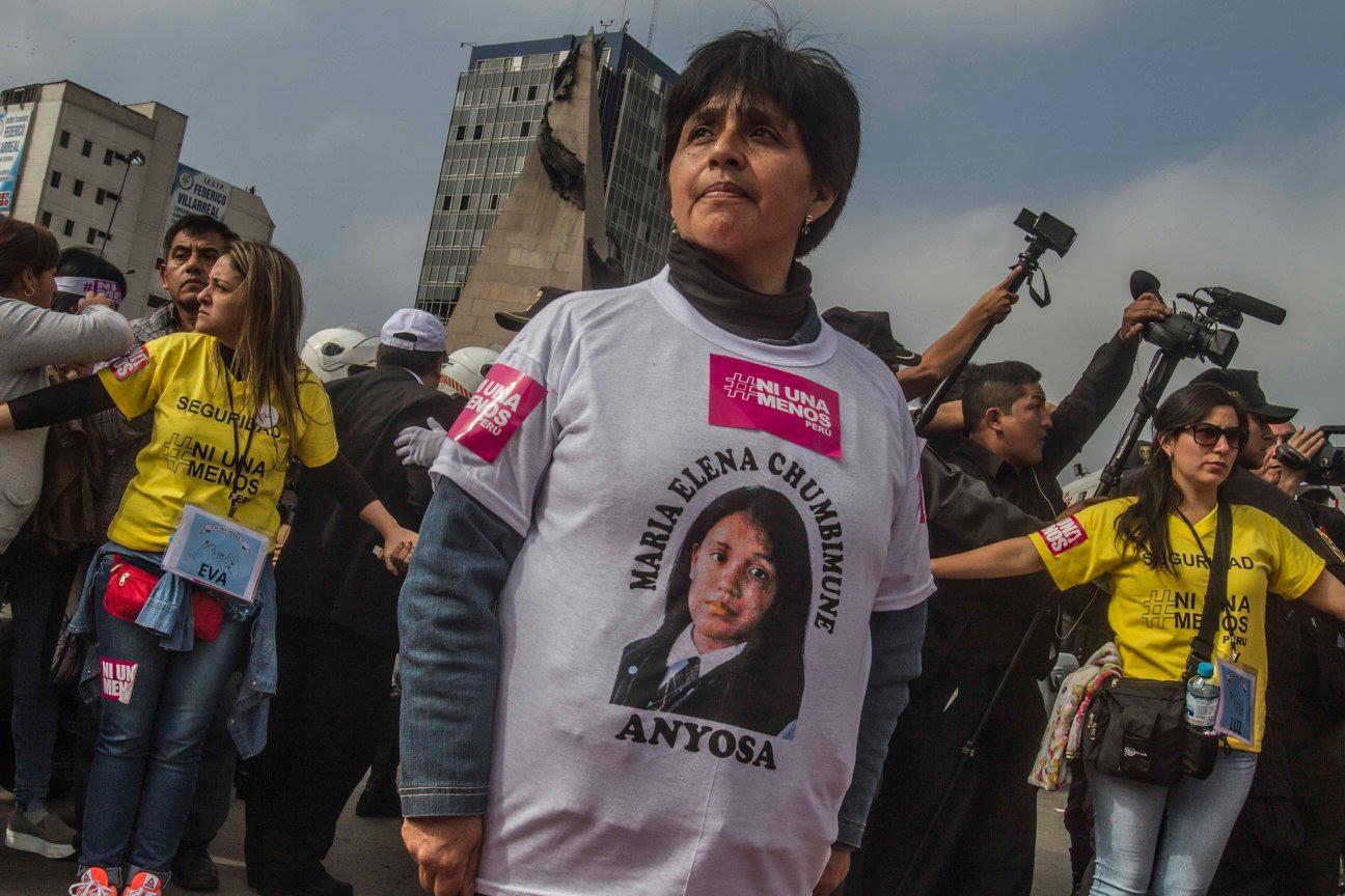 La madre de María Elena Chumbimune Anyosa participó en la marcha Ni Una Menos de 2016. (Foto: Max Cabello / Facebook Ni Una Menos)