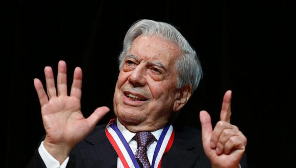 Te contamos los detalles sobre el internamiento de Mario Vargas Llosa tras haberse contagiado de coronavirus, y qué dijeron sus hijos acerca de su estado de salud. (Foto: AFP)