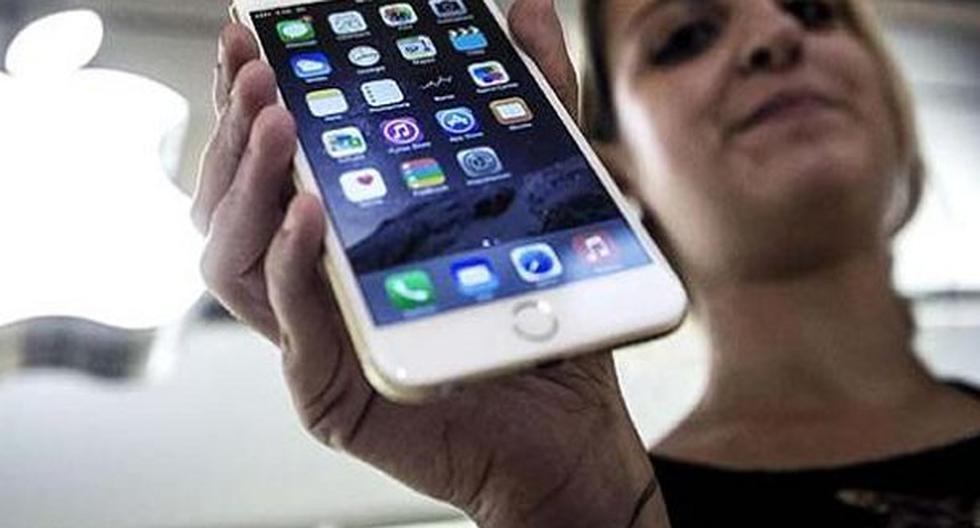 Una mujer canadiense perdió su iPhone, que se cayó desde una avioneta en pleno vuelo, pero posteriormente pudo encontrarlo en un sorprendente buen estado. (Foto: EFE)