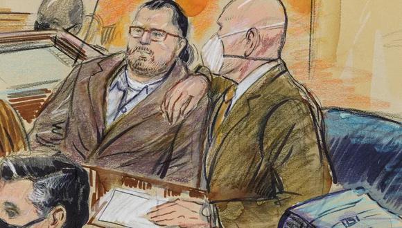 Este boceto muestra a Guy Wesley Reffitt junto con su abogado William Welch (der) en la Corte Federal de Washington, el lunes 28 de febrero de 2022. (Dana Verkouteren vía AP).