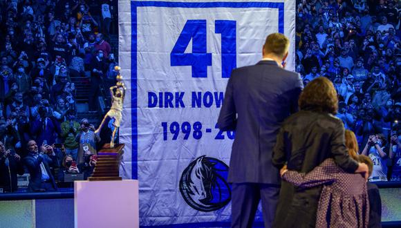 Dallas Mavericks retiró el número 41 de Dirk Nowitzki | Foto: Reuters