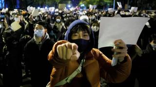 Por qué la hoja en blanco se convirtió en el símbolo de las inéditas protestas en China