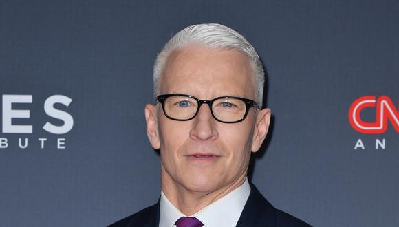 Periodista  Anderson Cooper confirma que se convirtió en padre soltero a los 52 años. (Foto: AFP)