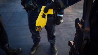 Argentina deroga protocolo que permitía a la policía usar armas Taser y disparar sin previo aviso