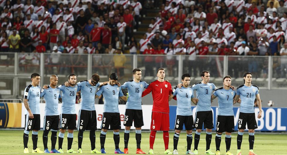 Uruguay viajará al Mundial de Rusia acompañada de trozos de césped del estadio Centenario. | Foto: Getty